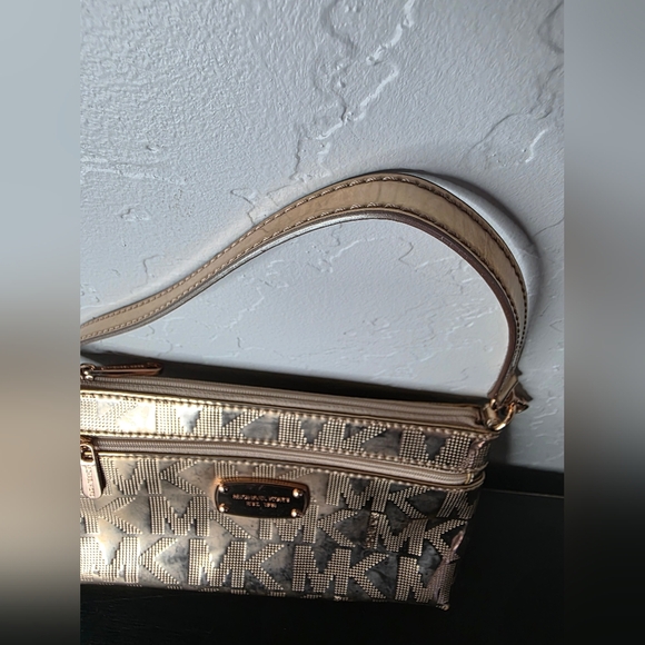 Michael Kors Jet Set Gold Clutch Wristlet Sleek Design - Picture 5 of 9